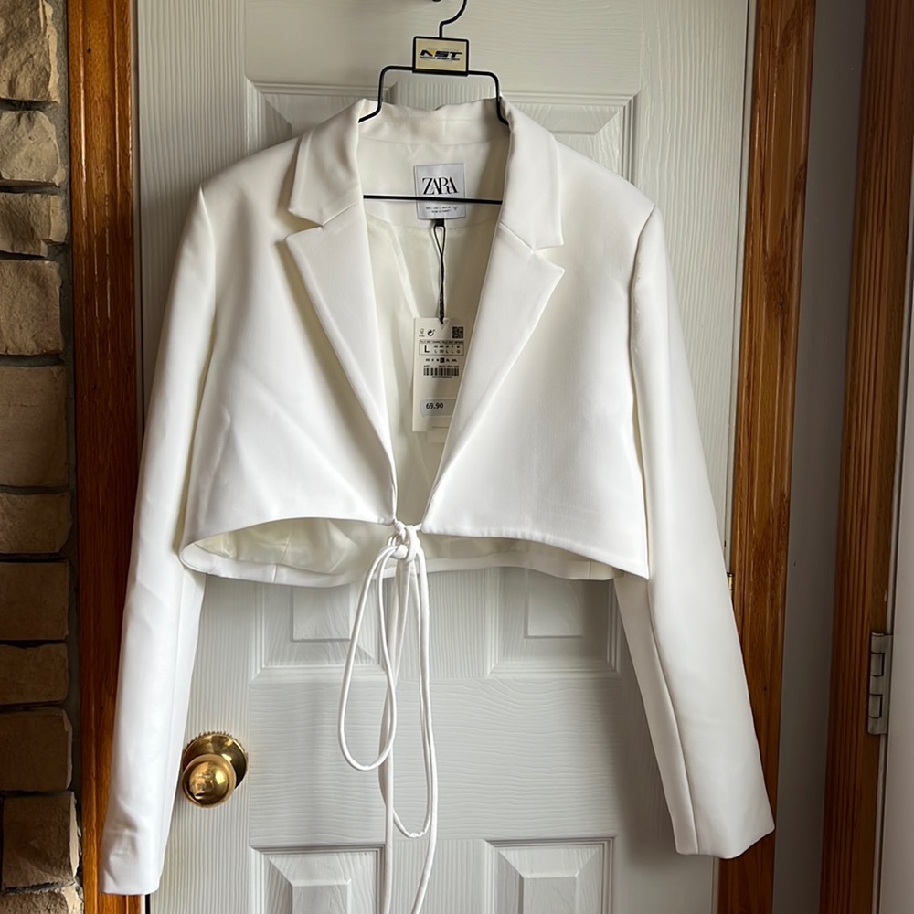 Zara Women’s cropped blazer